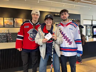 Councillor posing for photo with local hockey players