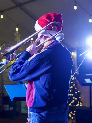 Man playing the trumpet 